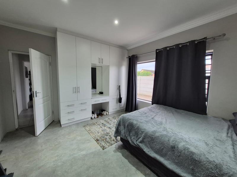 5 Bedroom Property for Sale in Die Bult Western Cape